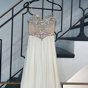 Terani Couture Rhinestone Embellished Floor Length Gown Ivory size 0